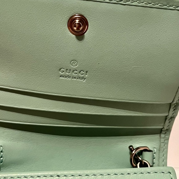 Authentic Mint Gucci Wallet on Chain - Picture 5 of 7